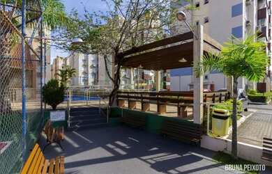 Imagem: O apartamento possui 2 Dormitórios, 1 Banheiro, 1 Vaga na garagem