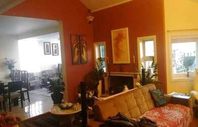 Imagem: A casa possui 4 Dormitórios, 4 Banheiros, 4 Vagas na garagem