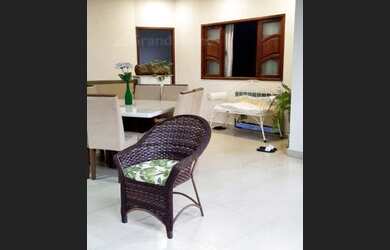 Imagem: A casa possui 5 Dormitórios, 4 Banheiros, 2 Vagas na garagem