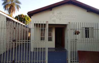 Imagem: A casa à venda possui 2 Dormitórios, 1 Banheiro, 1 Vaga na