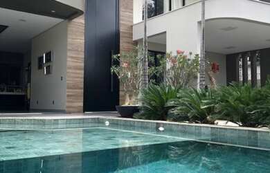 Imagem: A casa possui 3 Dormitórios, 4 Banheiros, 4 Vagas na garagem