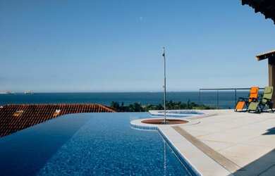 Imagem: A casa possui 4 Dormitórios, 5 Banheiros, 5 Vagas na garagem