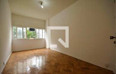 Imagem: O apartamento possui 3 Dormitórios, 1 Banheiro, 1 Vaga na garagem