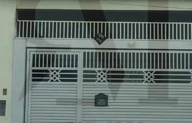 Imagem: A casa possui 2 Dormitórios, 2 Banheiros, 1 Vaga na garagem