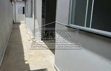 Imagem: A casa possui 2 Dormitórios, 2 Banheiros, 70m² de Área e