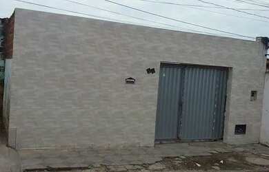 Imagem: A casa possui 2 Dormitórios, 1 Banheiro, 2 Vagas na garagem