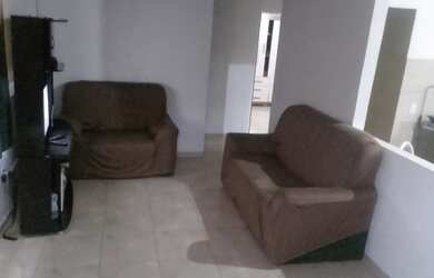 Imagem: A casa possui 2 Dormitórios e 1 Banheiro e está localizado