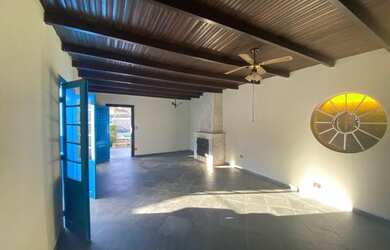 Imagem: A casa possui 3 Dormitórios, 2 Banheiros, 3 Vagas na garagem