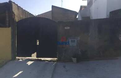 Imagem: A casa possui 2 Dormitórios, 1 Banheiro, 2 Vagas na garagem