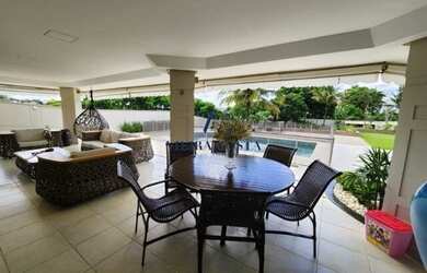 Imagem: A casa possui 5 Dormitórios, 5 Banheiros, 5 Vagas na garagem