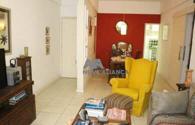 Imagem: O apartamento possui 3 Dormitórios, 1 Banheiro, 1 Vaga na garagem