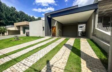 Imagem: A casa em condomínio possui 4 Dormitórios, 5 Banheiros, 4