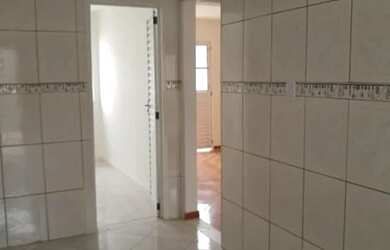 Imagem: A casa possui 2 Dormitórios, 1 Banheiro, 1 Vaga na garagem