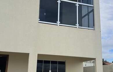 Imagem: A casa possui 4 Dormitórios, 4 Banheiros, 5 Vagas na garagem