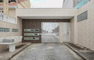 Imagem: A casa possui 3 Dormitórios, 2 Banheiros, 2 Vagas na garagem