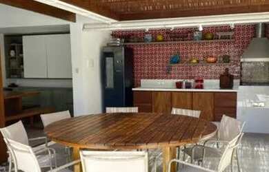 Imagem: A casa em condomínio possui 5 Dormitórios, 5 Banheiros, 2