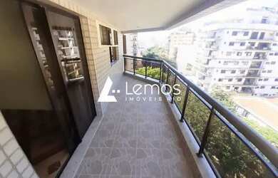 Imagem: O apartamento possui 4 Dormitórios, 2 Banheiros, 2 Vagas na