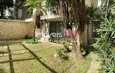 Imagem: A casa possui 3 Dormitórios, 4 Banheiros, 3 Vagas na garagem