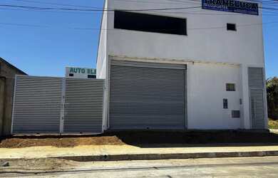 Imagem: O depósito possui 3 Vagas na garagem, 200m² de Área e está