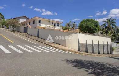 Imagem: A casa possui 4 Dormitórios, 3 Banheiros, 2 Vagas na garagem