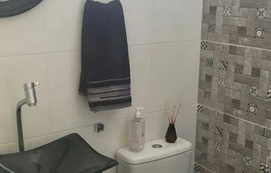 Imagem 7: Imóvel para aluguel e venda possui 210 metros quadrados com 4 quartos