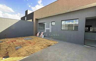 Imagem: A casa possui 2 Dormitórios, 2 Banheiros, 2 Vagas na garagem