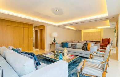 Imagem 2: Alto Padrão, 4 suítes, 5 vagas, quadra de tênis profissional, Condomínio...