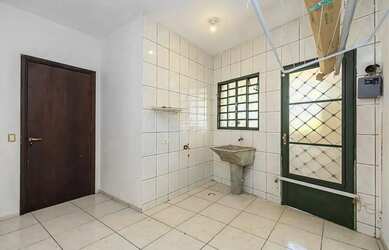 Imagem 14: Casa á venda medindo 209 metros quadrados com 2 dorm. e 1 suíte no bairro...