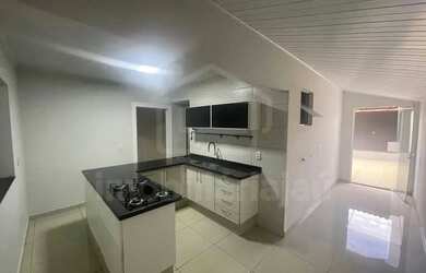 Imagem: A casa possui 2 Dormitórios, 1 Banheiro, 2 Vagas na garagem