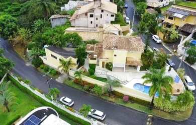 Imagem: A casa em condomínio possui 4 Dormitórios, 4 Banheiros, 2