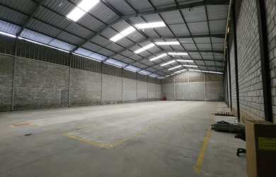 Imagem: O depósito possui 4000m² de Área e está localizado em Buraquinho