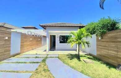 Imagem: A casa possui 3 Dormitórios, 3 Banheiros, 2 Vagas na garagem