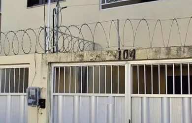 Imagem: A casa possui 4 Dormitórios, 2 Banheiros, 1 Vaga na garagem