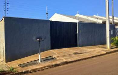 Imagem: A casa possui 1 Dormitório, 1 Banheiro, 5 Vagas na garagem