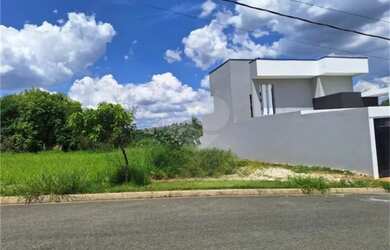 Imagem: O terreno possui 250m² de Área, Imóvel novo e está localizado