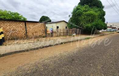 Imagem: A casa possui 2 Dormitórios, 1 Banheiro e 70m² de Área e