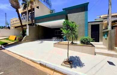 Imagem: A casa em condomínio possui 3 Dormitórios, 2 Banheiros, 4