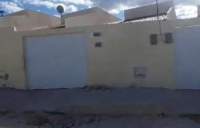 Imagem: A casa possui 2 Dormitórios, 1 Banheiro, 1 Vaga na garagem