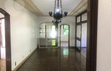 Imagem: A casa em condomínio possui 4 Dormitórios, 3 Banheiros, 5