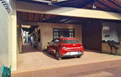 Imagem: A casa possui 4 Dormitórios, 4 Banheiros, 3 Vagas na garagem