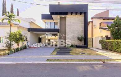 Imagem: A casa em condomínio possui 5 Dormitórios, 5 Banheiros, 4