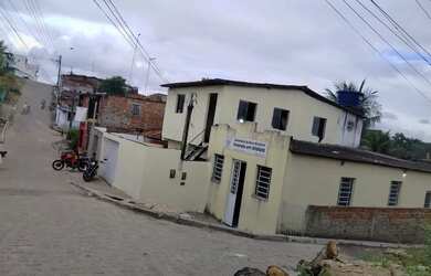 Imagem: A casa possui 3 Dormitórios, 2 Banheiros, 1 Vaga na garagem