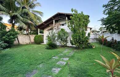 Imagem: A casa possui 4 Dormitórios, 5 Banheiros, 2 Vagas na garagem