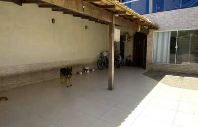 Imagem: A casa possui 5 Dormitórios, 3 Banheiros e 80m² de Área e