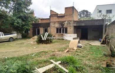 Imagem: A casa possui 2 Dormitórios, 1 Banheiro, 2 Vagas na garagem