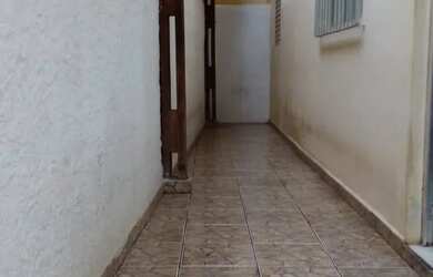 Imagem: A casa possui 1 Dormitório, 1 Banheiro e 30m² de Área e está