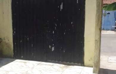 Imagem: A casa possui 2 Dormitórios, 1 Banheiro e 1 Vaga na garagem