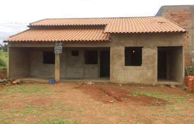 Imagem: A casa possui 2 Dormitórios, 5 Vagas na garagem, 250m² de