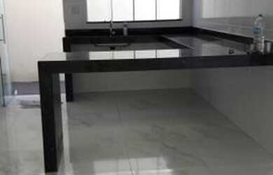 Imagem: A casa possui 3 Dormitórios, 2 Banheiros, 4 Vagas na garagem