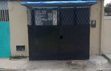 Imagem: A casa possui 2 Dormitórios, 1 Banheiro, 1 Vaga na garagem